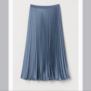H&M pleated thick satin skirt (Pigeon Blue)